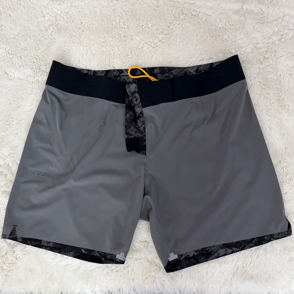 Lululemon,Size 40,Men's Black and Gray Swim Shorts - Picture 15 of 17